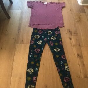 LuLaRoe Outfit Gracie Tee + OS Leggings